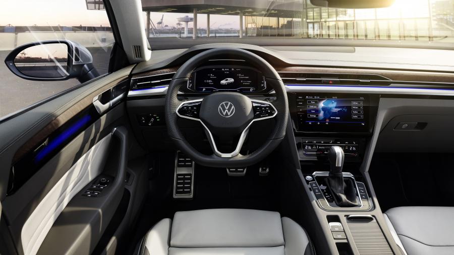 Торпедо Volkswagen Arteon Shooting Brake Elegance 2020 года  (WW) (фото 14 из 45)